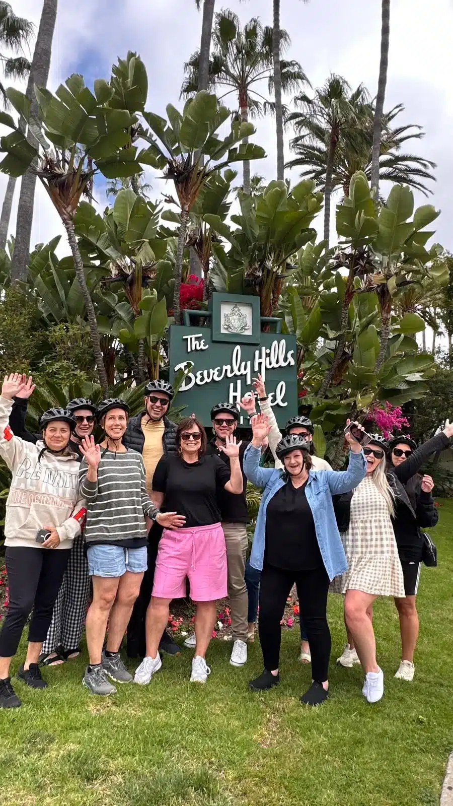 Guests in front of the Beverly Hills Hotel on the Beverly Hills Bike Tour