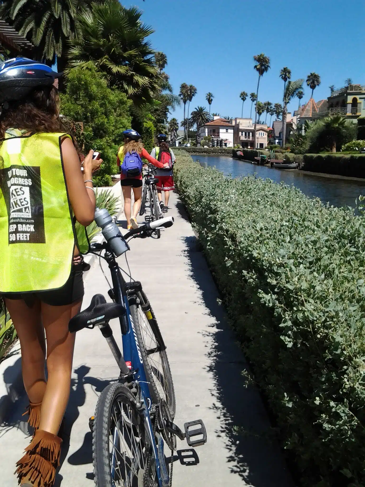 Guests in the Venice Canals on the Venice Beach Bike Tour
