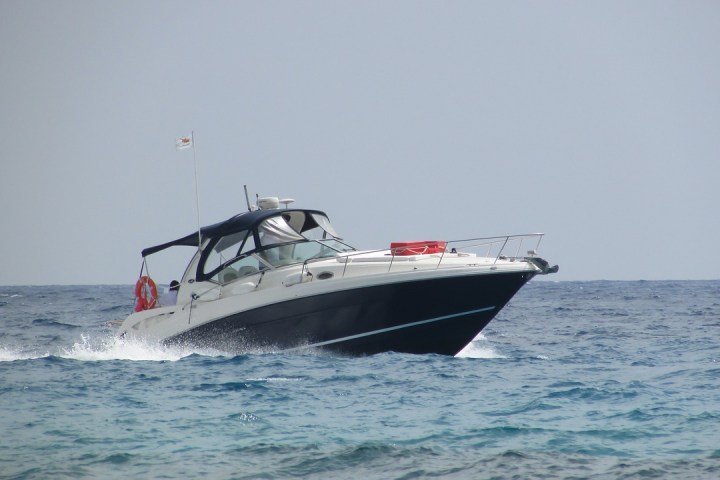 speed boat