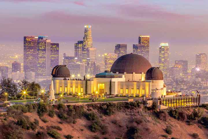 a train on the tracks in a city