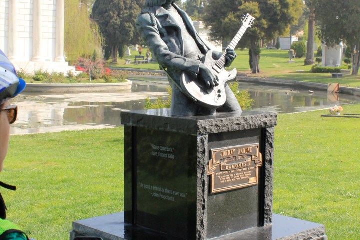 hollywood forever cemetery statue