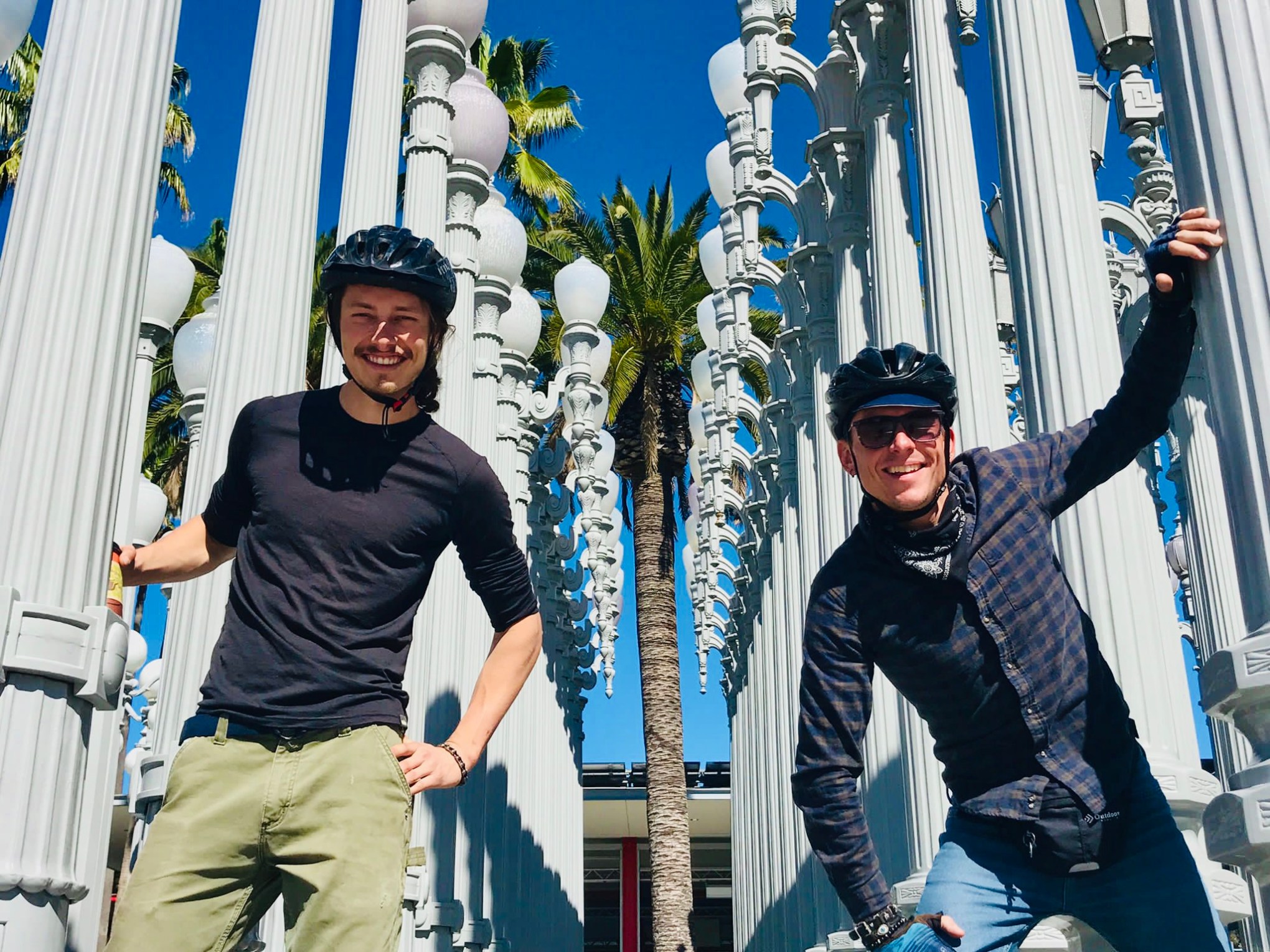 two people enjoying hollywood tour sightseeing
