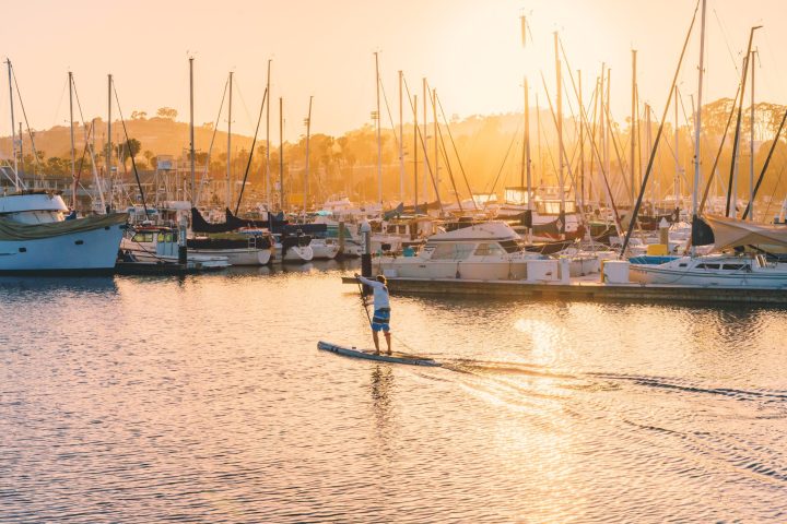 a small boat in a harbor