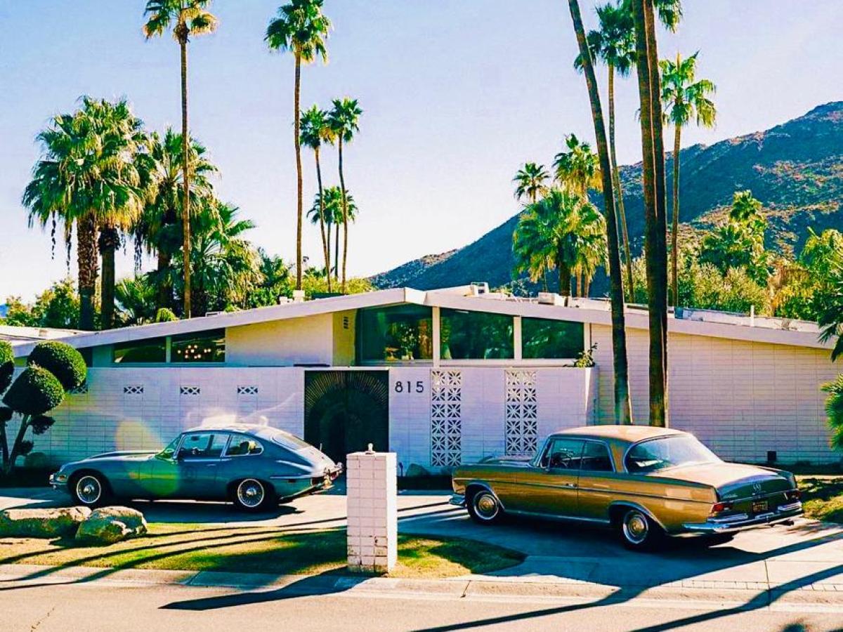 cars parked outside of a house in palm springs on a palm springs tour