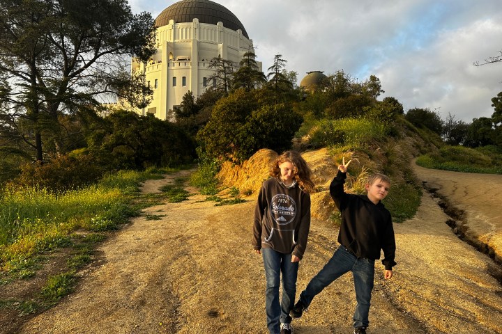 kids in front of the griffith observatory